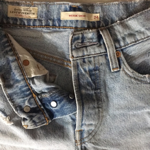 Levi’s Wedgie Short - Picture 2 of 6